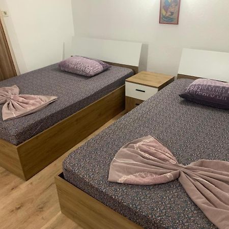 Et Apartaments Tirana Exteriör bild