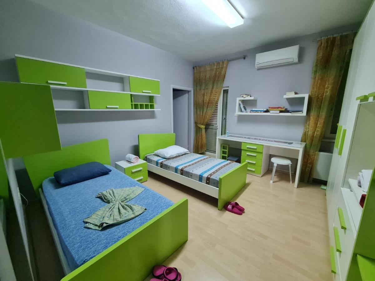 Et Apartaments Tirana Exteriör bild