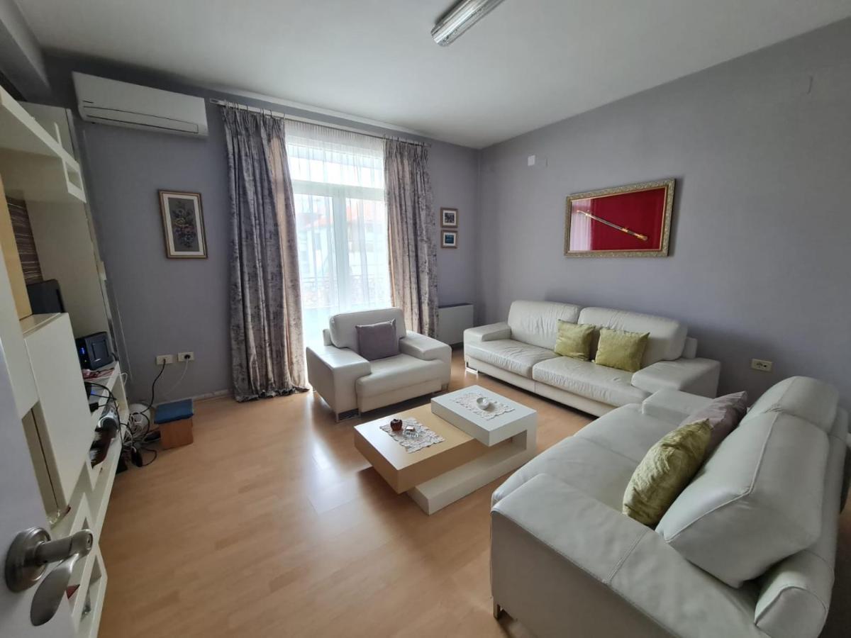 Et Apartaments Tirana Exteriör bild