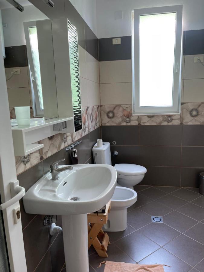 Et Apartaments Tirana Exteriör bild