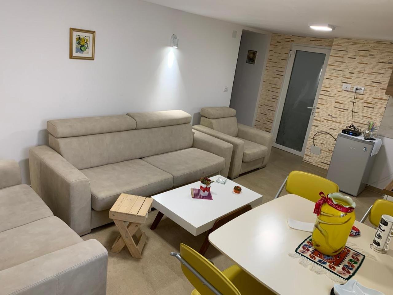 Et Apartaments Tirana Exteriör bild